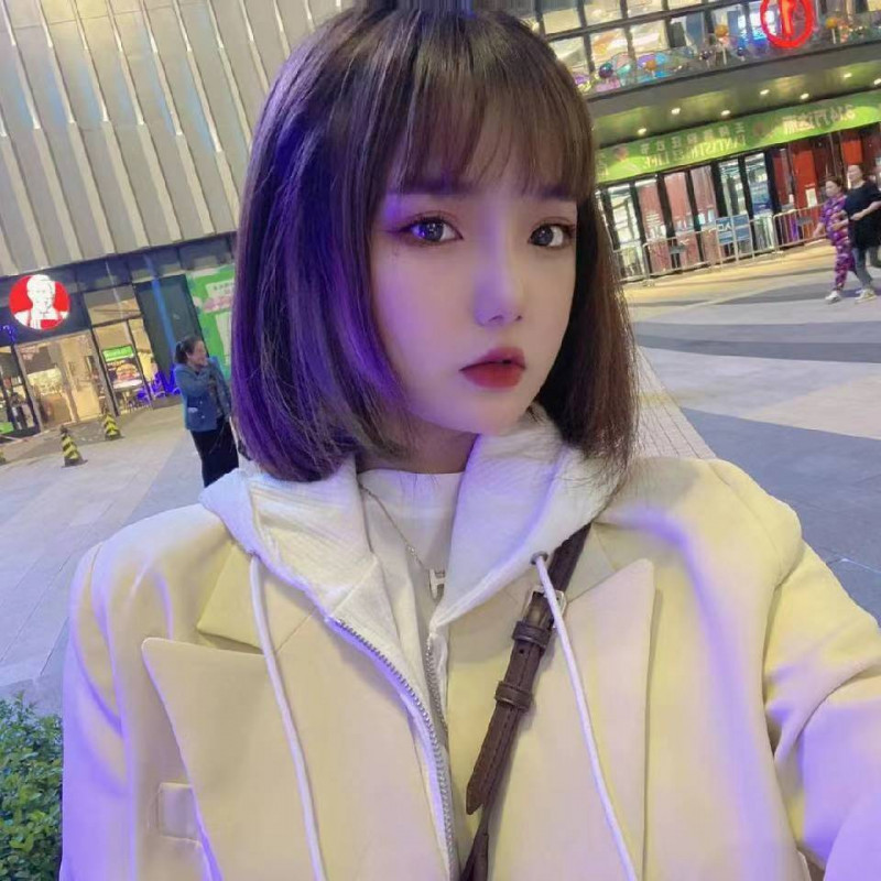 生涩短发微胖小妹